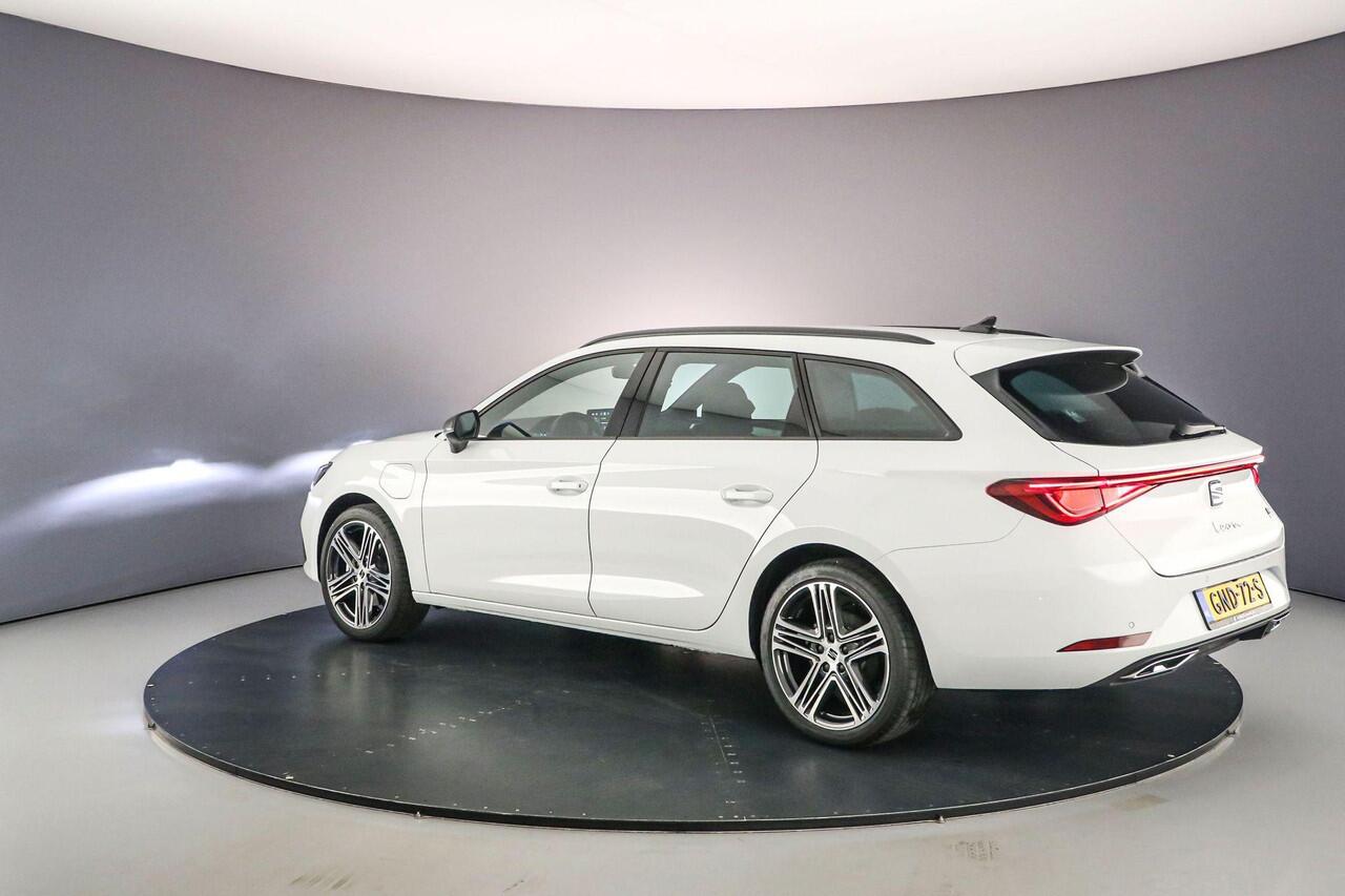 Seat LEON Sportstourer FR First Edition 1.5 TSI eHybrid 204pk DSG Automaat 130km elektrische range Adaptive cruise control, Navigatie, Achteruitrijcamera, App connect, LED verlichting, Airco, Parkeersensoren