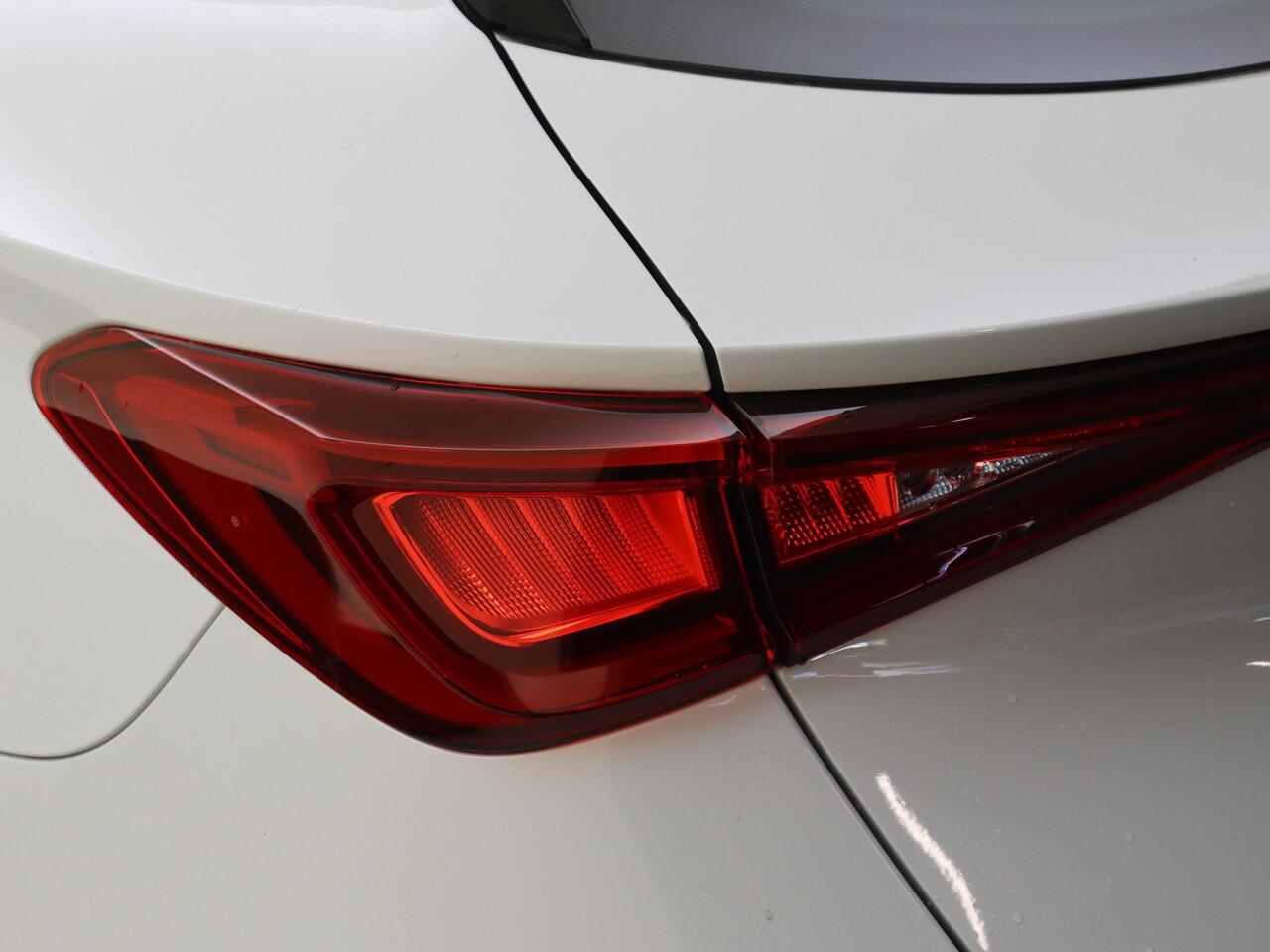 Seat LEON Sportstourer 1.0 eTSI DSG FR Business Intense