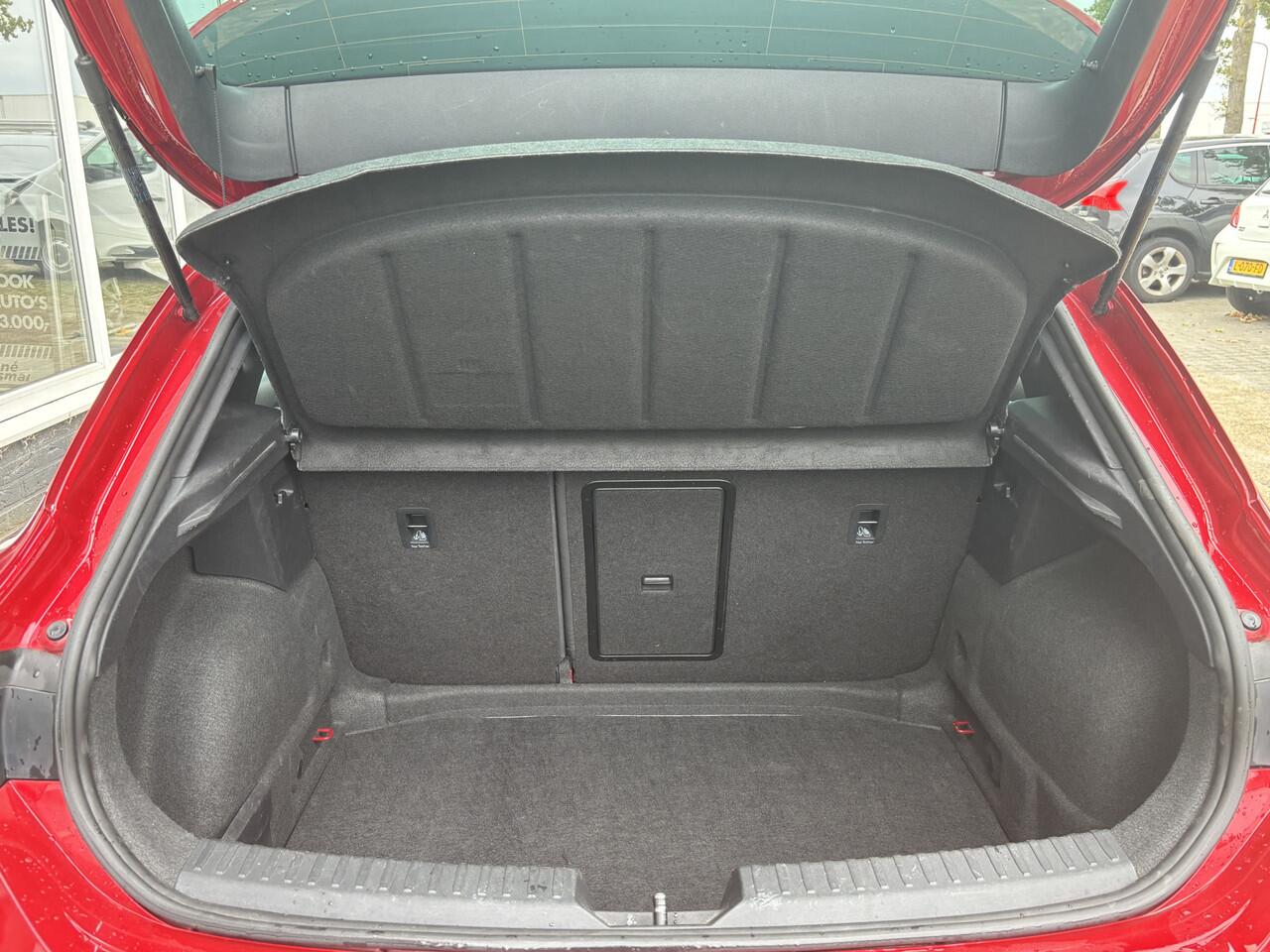 Seat LEON 1.5 eTSI FR Launch Edition | Pano | Stuur Verwarming | Stoel Verwarming | Parkeer Camera