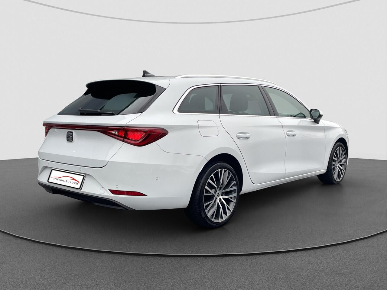 Seat LEON Sportstourer 1.5 eTSI Style Carplay | Camera | Trekhaak | Stuur/Stoel verw.