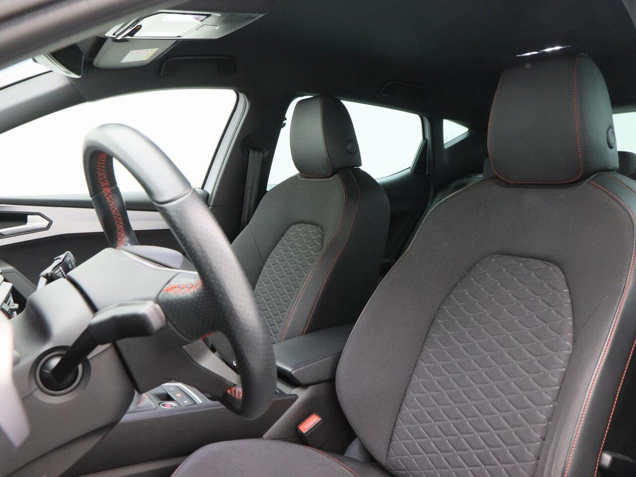 Seat LEON 1.5 TSi 150 Pk FR Business | Full LED | Adaptive Cruise | Trekhaak | Sensoren | Privacy Glass | Navigatiesysteem | 17 Inch | 60.393 Km!!