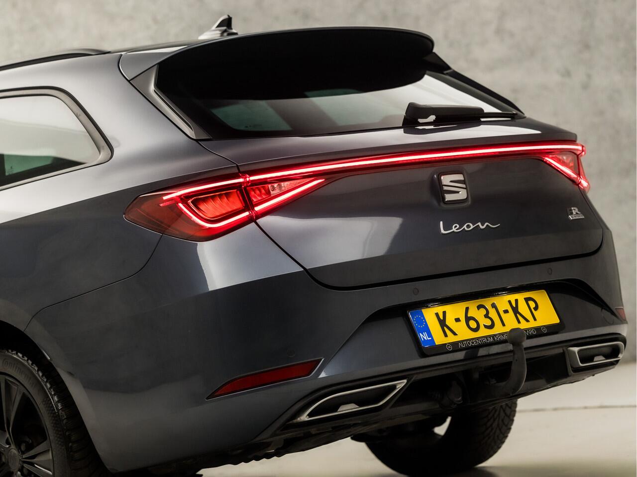 Seat LEON Sportstourer 1.4 TSI FR eHybrid PHEV Sport 204Pk Automaat (APPLE CARPLAY, GROOT NAVI, CAMERA, SFEERVERLICHTING, LEDER, SPORTSTOELEN, TREKHAAK, KEYLESS, ADAPTIVE CRUISE, NIEUWSTAAT)