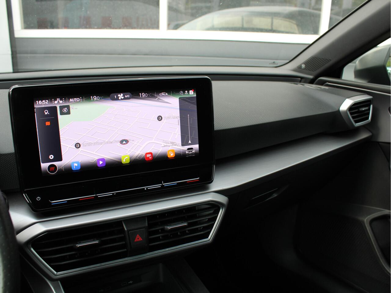 Seat LEON 1.0 TSI FR Launch Edition /Virtual Cockpit/BEATS/Trekhaak/Drive select/Camera/PDC/LED/Leder/DAB+/Stoelverw./ACC/NAP!