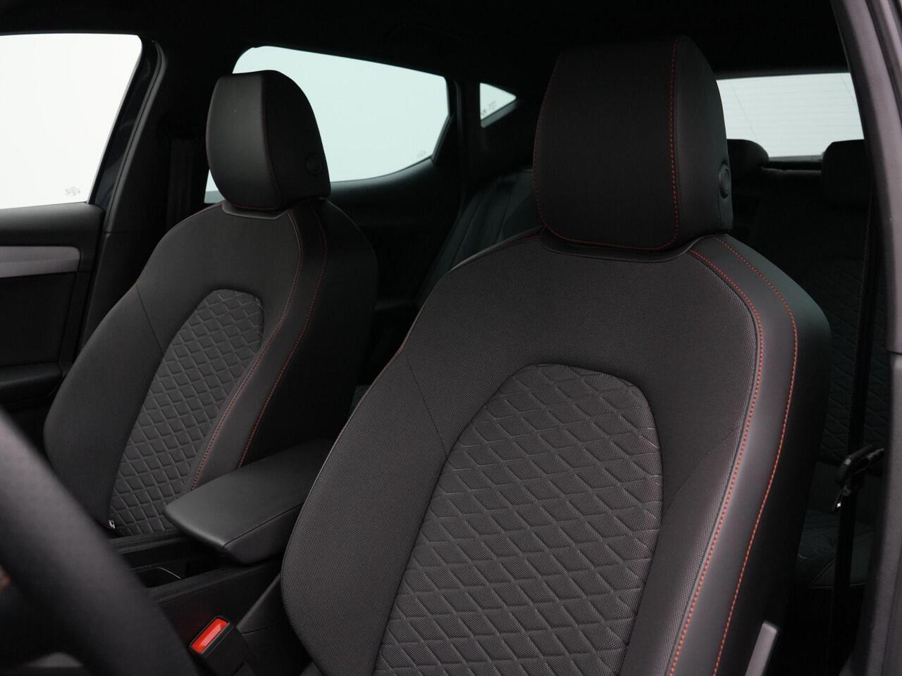 Seat LEON 1.0 TSI 110 pk FR Business Intense | Achteruitrijcamera | Navigatie | Sportonderstel | Side Assist