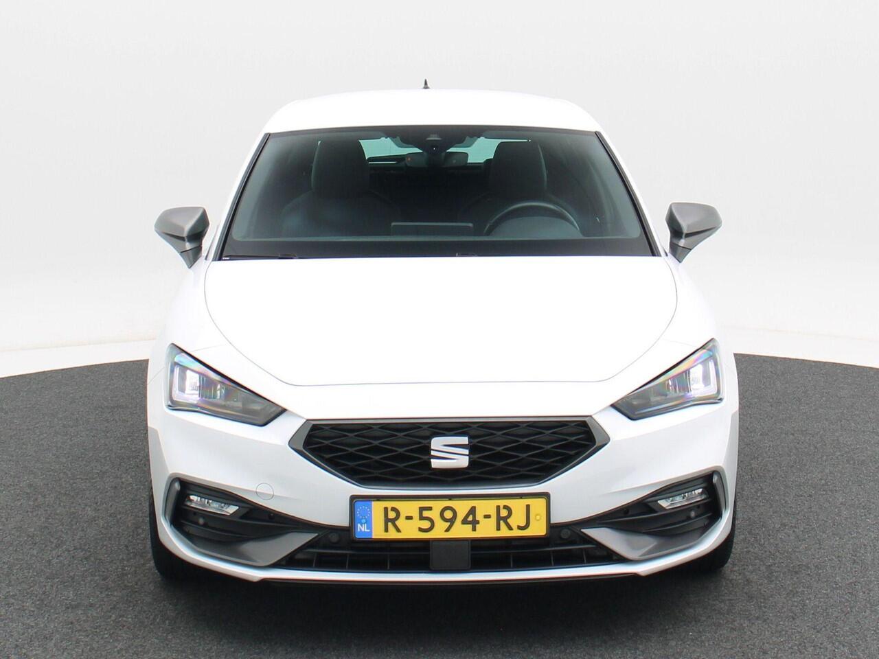 Seat LEON 1.5 TSi 150 Pk FR Business | Full LED | Adaptive Cruise | Trekhaak | Sensoren | Privacy Glass | Navigatiesysteem | 17 Inch | 60.393 Km!!