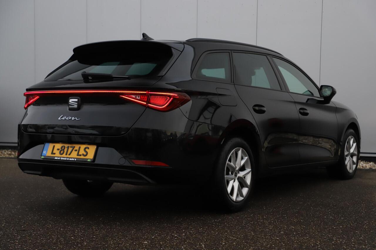 Seat LEON Sportstourer 1.5 eTSI Style Business Intense 150PK DSG Automaat LED Navigatie Achteruitrijcamera Climate Adaptive Cruise Control 16 inch LMV Carplay Android