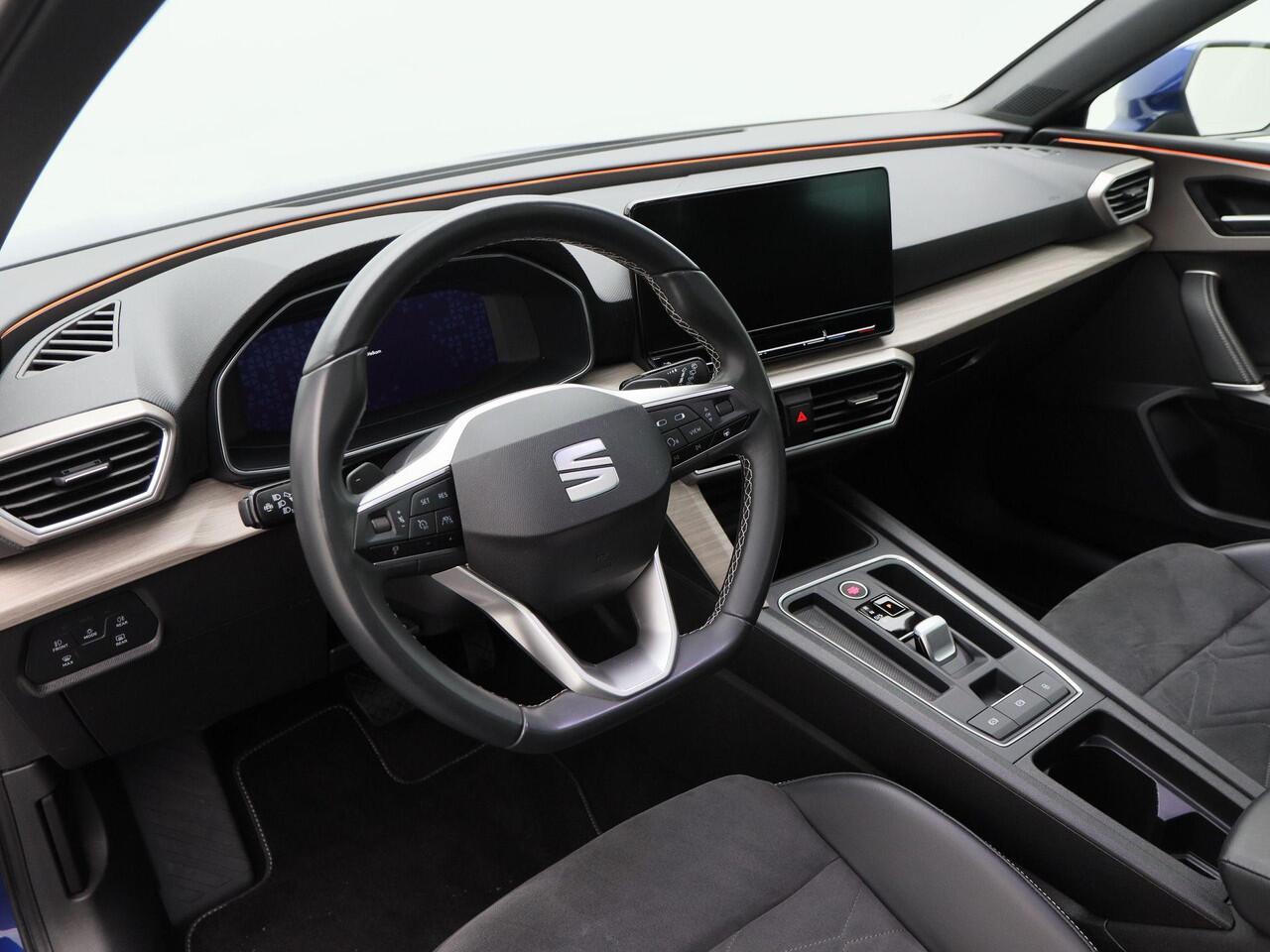 Seat LEON Sportstourer 1.4 TSi eHybrid 205 Pk PHEV FR | Panoramadak | Adaptive Cruise | Stoel Verwarming | Carplay | Navigatiesysteem | Camera | Parkeersensoren | 18 Inch