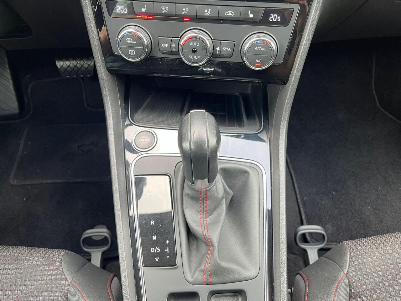 Seat LEON ST 1.5 TSI FR Ultimate Edition Black / Beats / Navigatie / Climate contole / App connect / Parkeersensoren V+A / Lichtmetaal 17 inch /