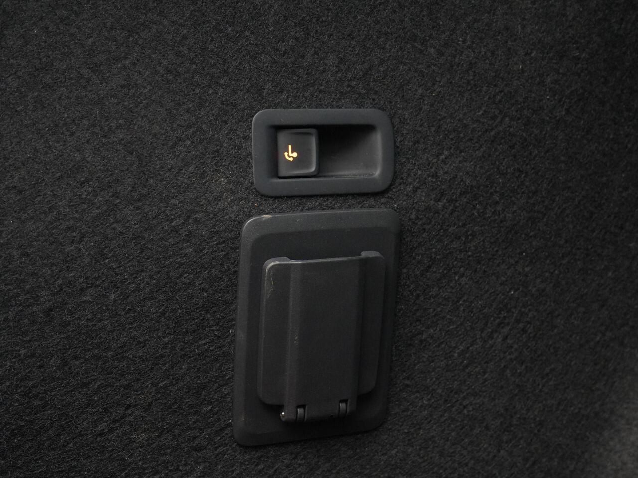 Seat LEON Sportstourer 1.4 TSI eHybrid 204 pk DSG FR Business Intense | Trekhaak | Stoelverwarming | Achteruitrijcamera | 18 inch 'Performance'