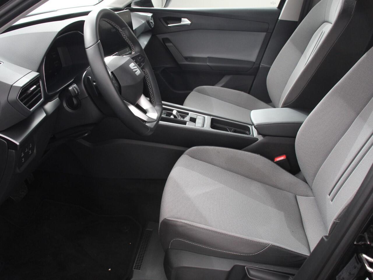 Seat LEON 1.0 eTSI 110pk DSG Style | Navigatie | Apple Carplay/ Android Auto | Camera | Parkeersensoren | Stoel- en stuurverwarming | Cruise Control | Virtual Cockpit | Climate Control | Lichtmetalen Velgen