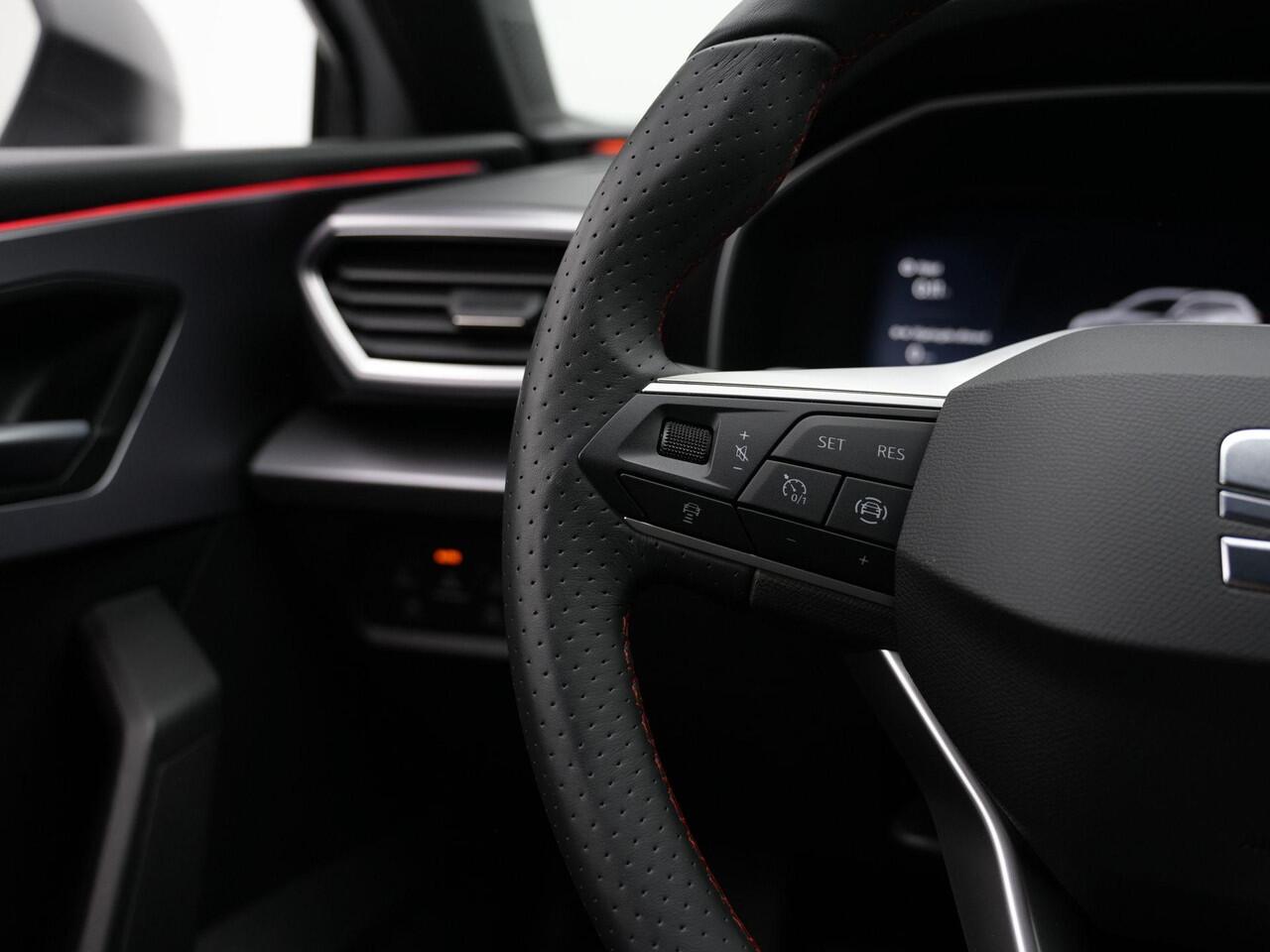 Seat LEON Sportstourer 1.0 eTSI 110 pk DSG FR Business Intense | Achteruitrijcamera | Navigatie | Adaptive Cruise | Side Assist