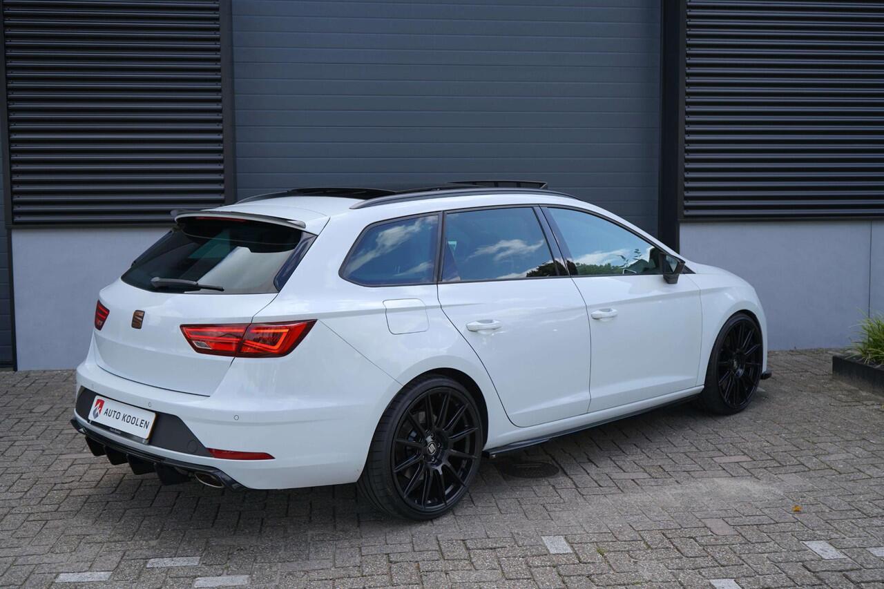 Seat LEON 2.0 TSI CUPRA 300 4-drive Pano/Schaal/Virtual/Maxton/Keyless/LED/Carplay