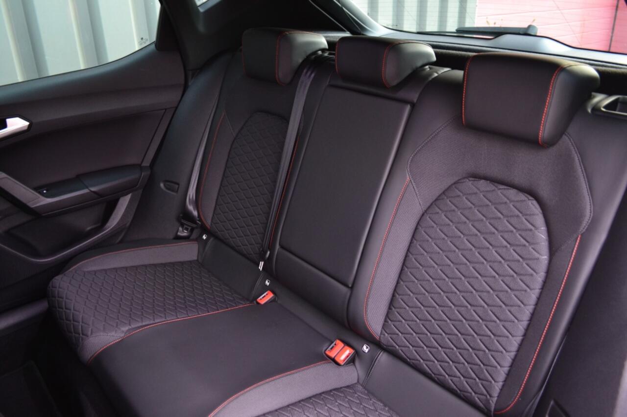 Seat LEON FR e-Hybrid Business LED/Camera/18''/Keyless