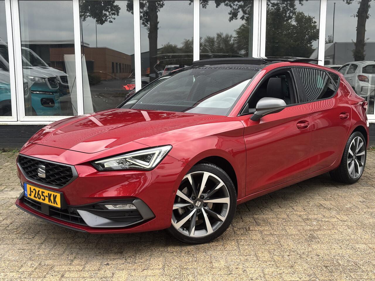 Seat LEON 1.5 eTSI FR Launch Edition | Pano | Stuur Verwarming | Stoel Verwarming | Parkeer Camera
