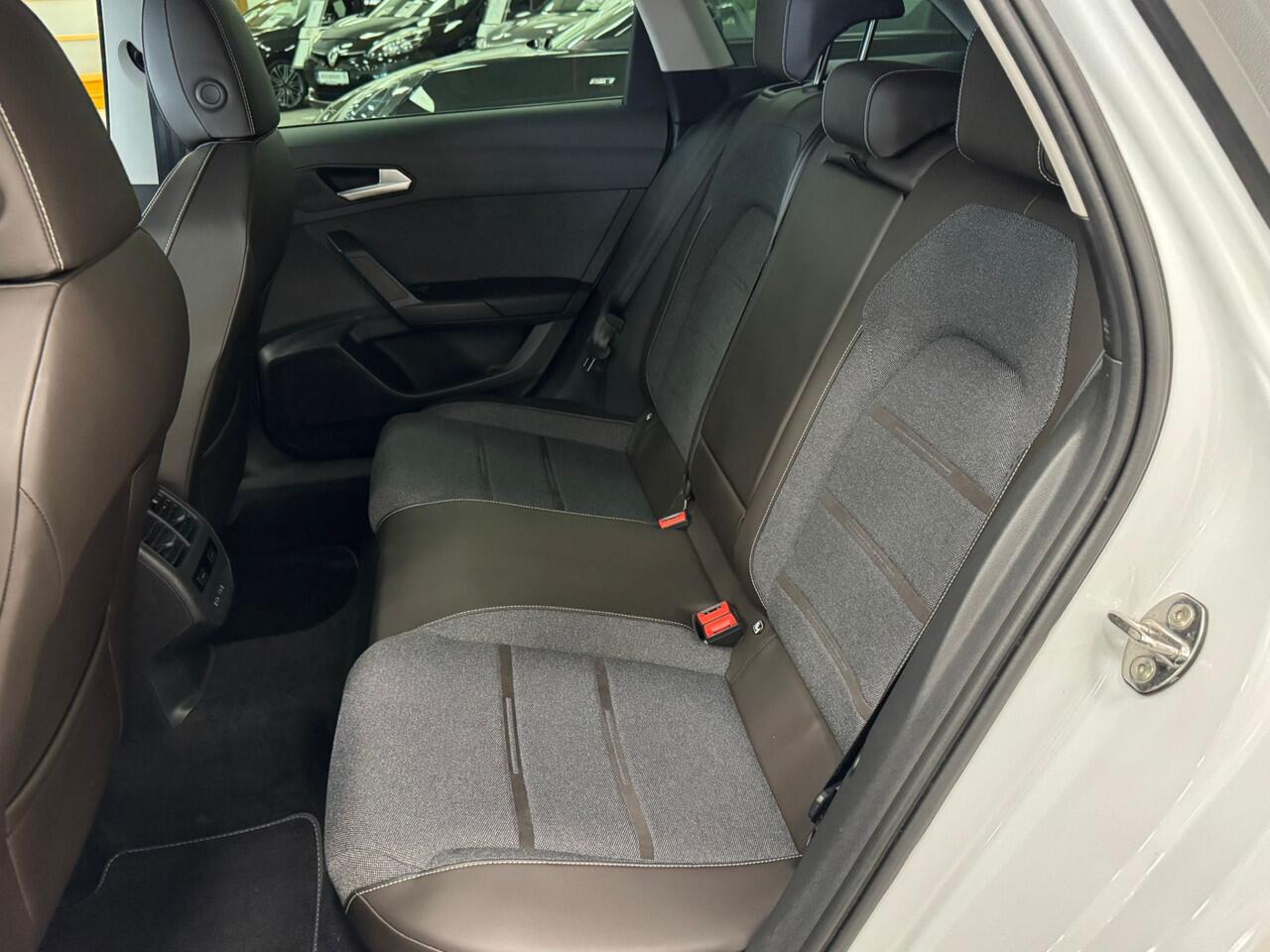 Seat LEON Sportstourer 1.5 TSI FR Xcellence | VIRTUAL | ADAPTIVE CC | NAVI |