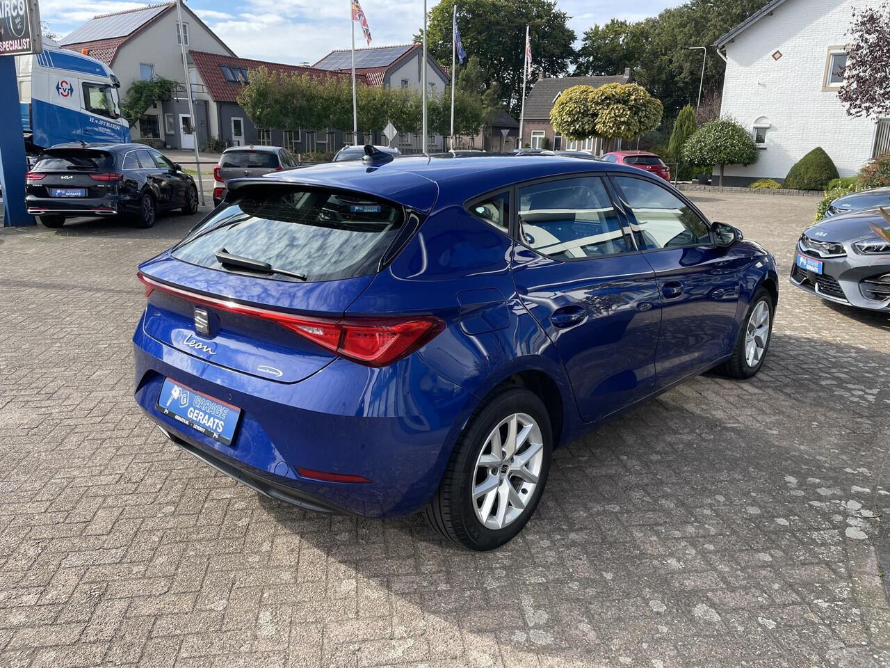 Seat LEON 1.5 TSI Style Business Intense | Facelift, Groot scherm, Navigatie, Parkeersensoren en Camera, Cruise Control, 16"LM-Velgen