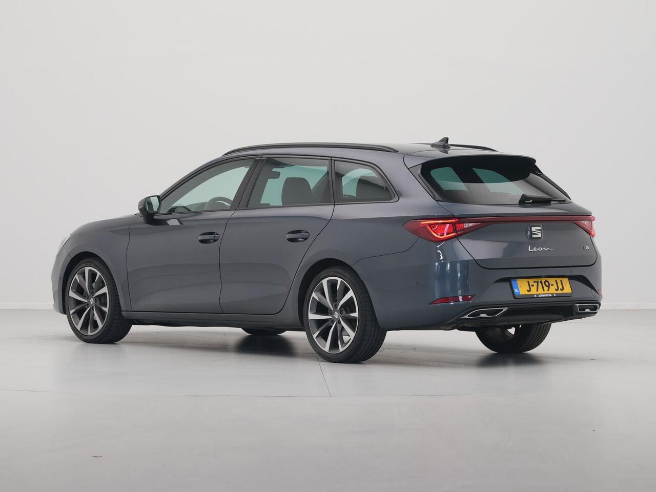 Seat LEON Sportstourer 1.5 TSI FR Launch Edition Navigatie Sideassist Stoelverwarming Parkassist Carplay 245