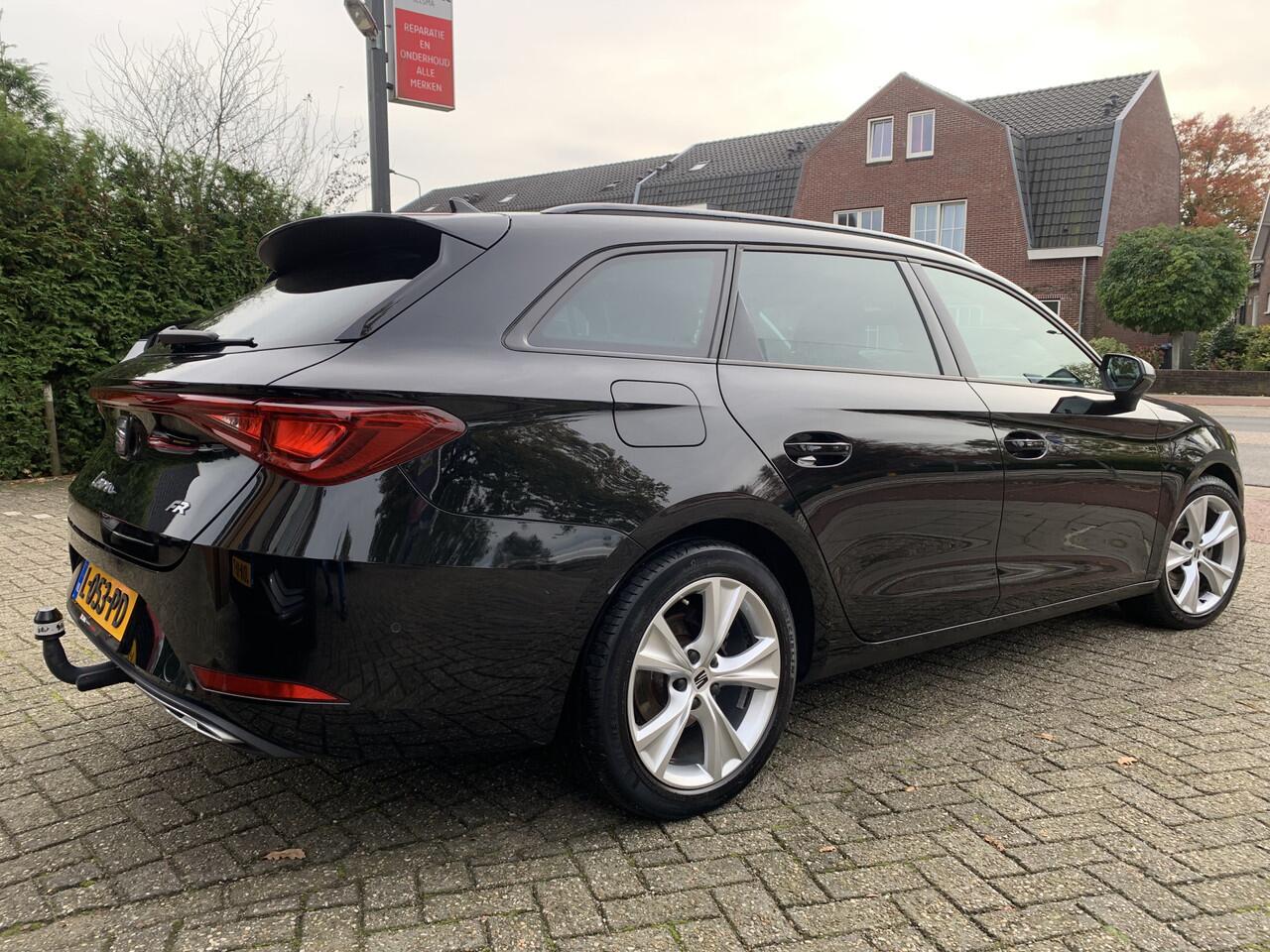 Seat LEON Sportstourer 1.5 eTSi FR Intense Aut., Pano | Technology & Stoelen pack