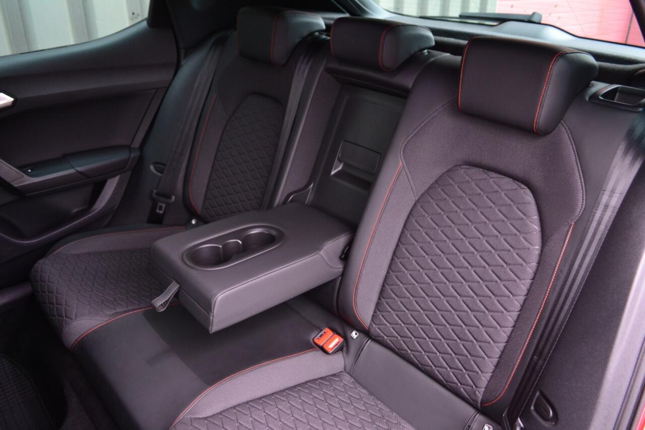 Seat LEON 1.4 TSI e-Hybrid FR LED/Camera/Keyless