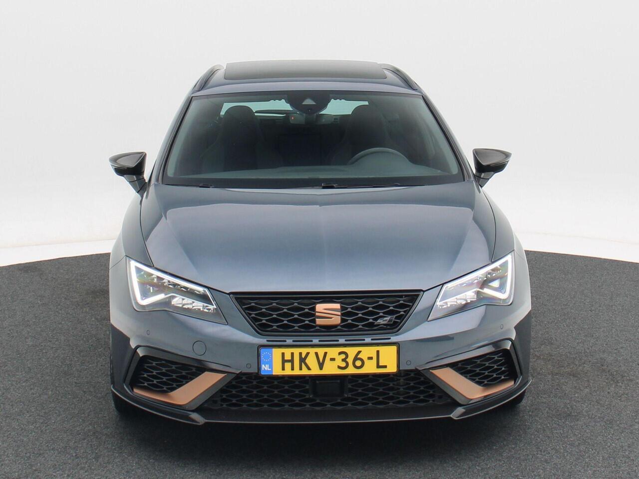Seat LEON ST 2.0 TSi 300 Pk Automaat 4DRIVE CUPRA | Panoramadak | Bucket Seats | Camera | Stoelverwarming | 19 Inch | Beats Audio | 71.983 km!!