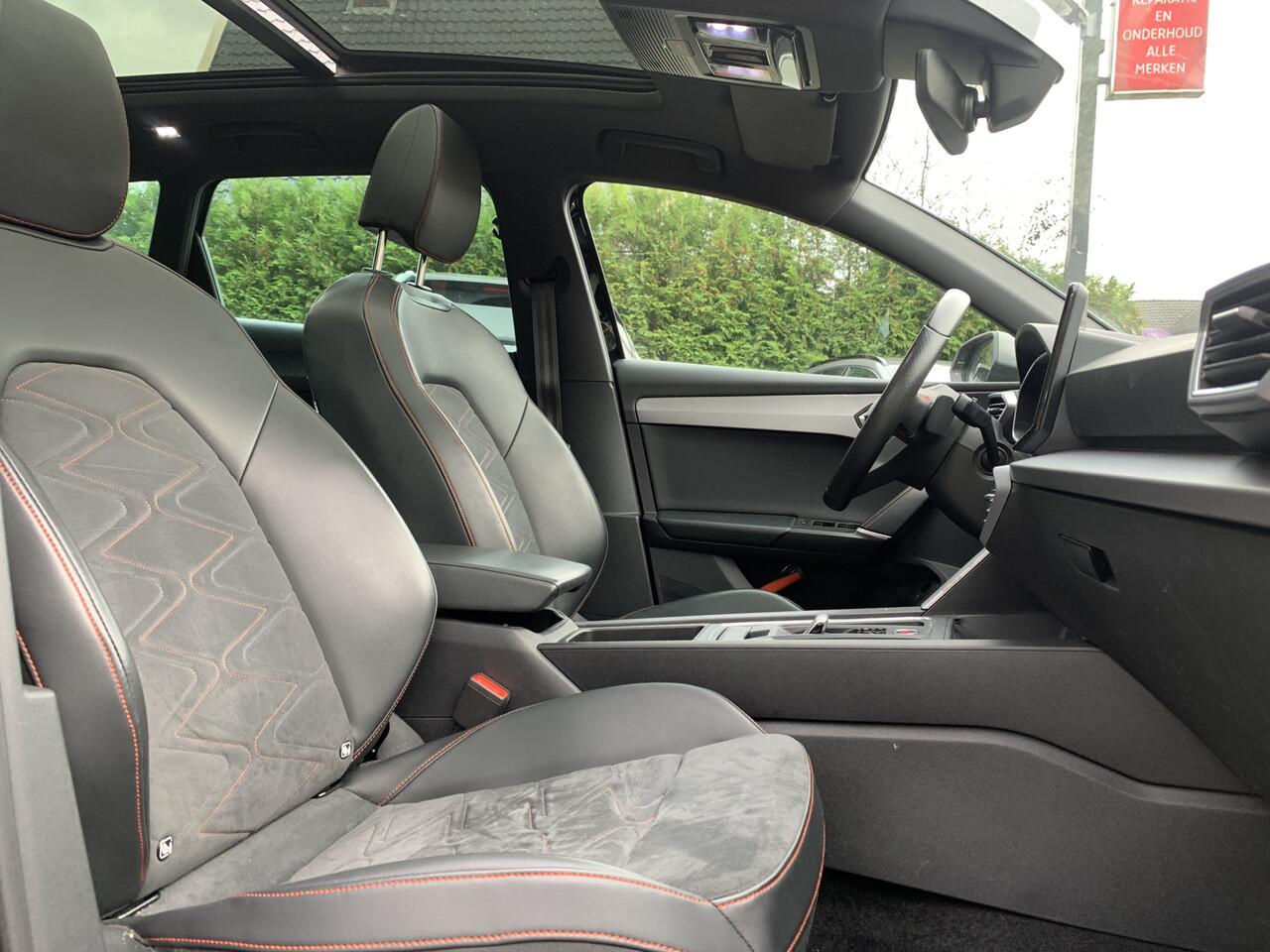 Seat LEON Sportstourer 1.5 eTSi FR Intense Aut., Pano | Technology & Stoelen pack