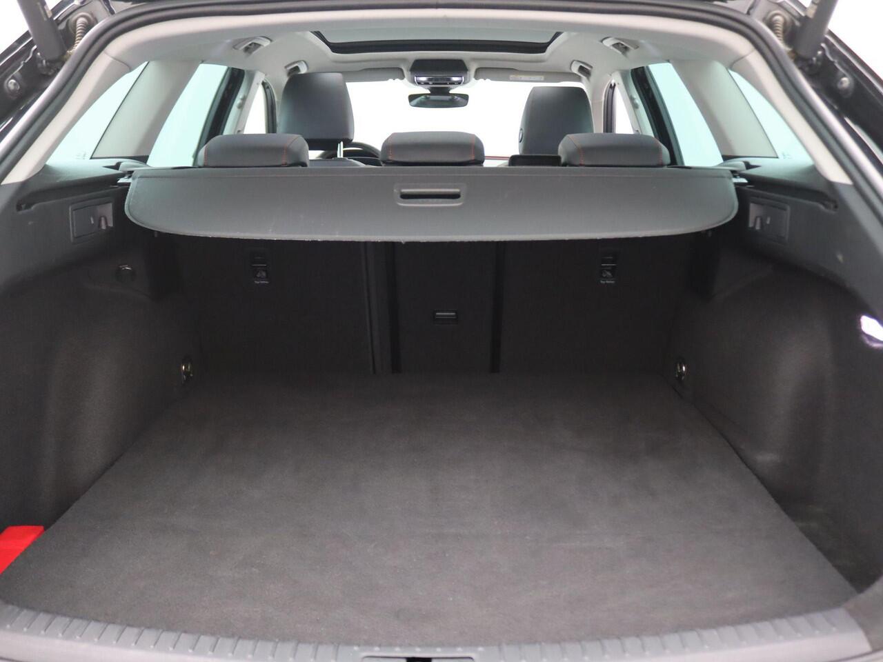 Seat LEON Sportstourer 1.4 TSI eHybrid PHEV FR Business Intense 204PK DSG SOH 87%, Panorama Dak, Elektr. Achterklep, Achteruitrijcamera, Keyless, Adaptieve Cruise Controle, Stoel-stuurverwarming, 17" LM Velgen