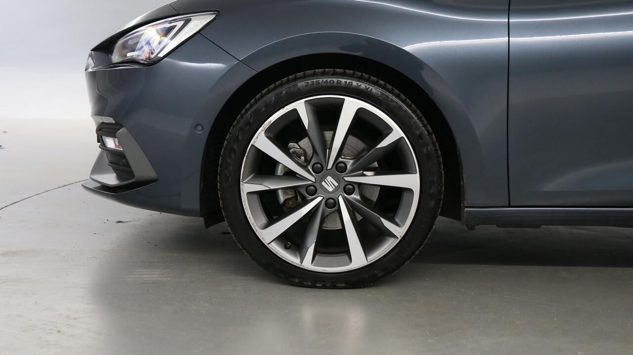 Seat LEON Sportstourer 1.5 eTSI FR Business Intense / Navigatie / Parkeersensoren / Trekhaak wegklapbaar