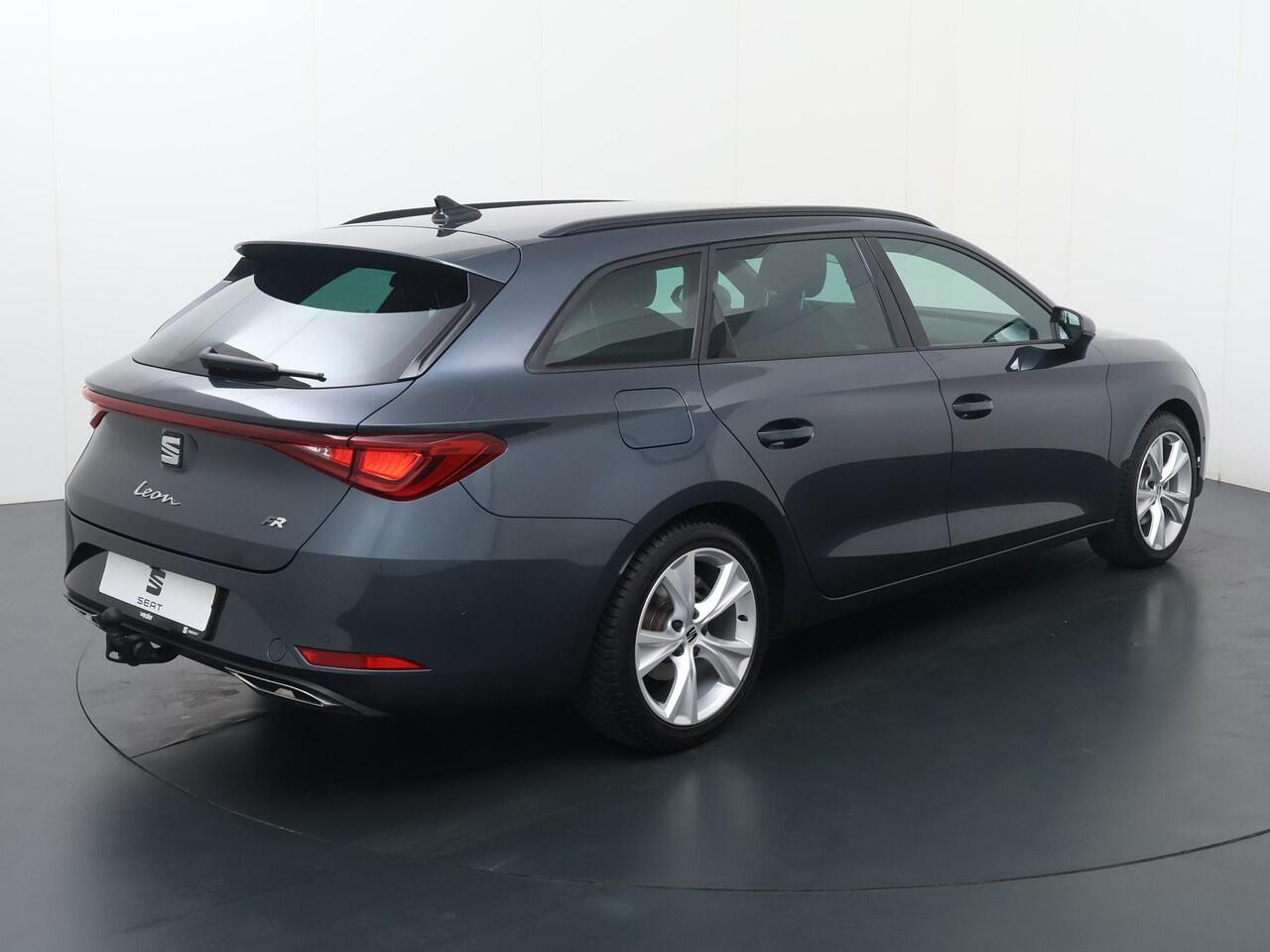 Seat LEON Sportstourer 1.0 eTSI FR Business Intense | 110 PK | Automaat | Trekhaak wegklapbaar | Navigatiesysteem |