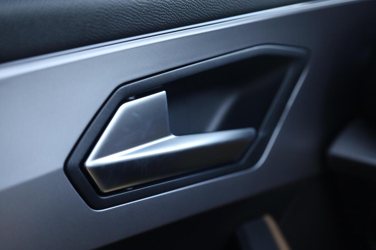 Seat LEON Sportstourer 1.5 TSI e-Hybrid FR Business 204PK / 150kW, 18" 'Performance Machined' LMV, LED koplampverlichting, adaptieve cruise control (acc), multifunctioneel lederen stuurwiel, infotainmentsysteem met 12,9 inch touchscreen, keyless start, achteruitrij