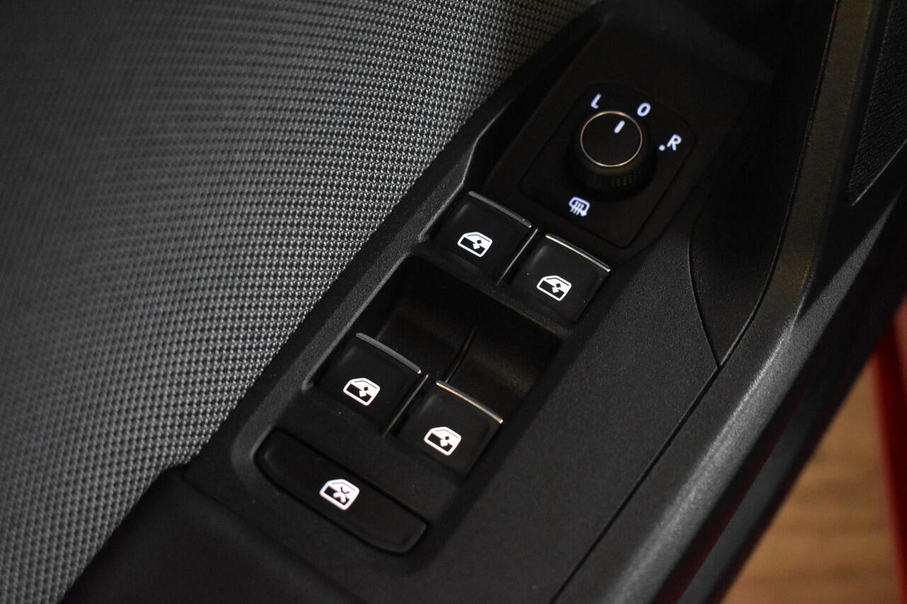 Seat LEON TSI 110PK STYLE BUSINESS VIRTUAL/PDC/ECC