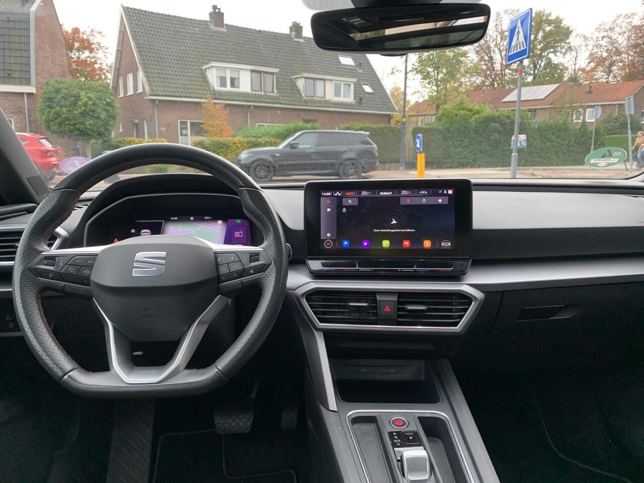 Seat LEON Sportstourer 1.5 eTSi FR Intense Aut., Pano | Technology & Stoelen pack