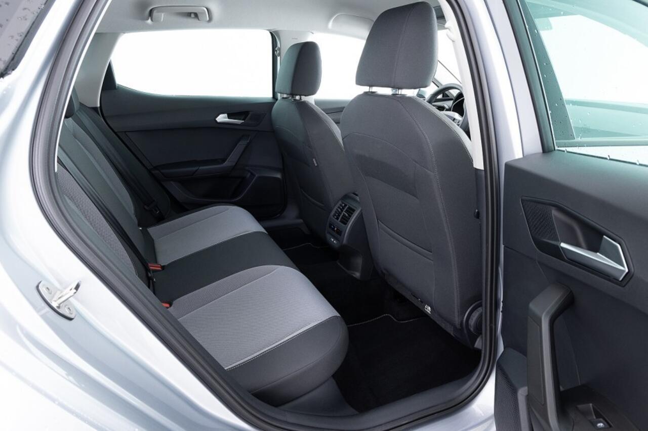 Seat LEON 1.0 eTSI Style Business Intense Automaat | NAVI | CAMERA