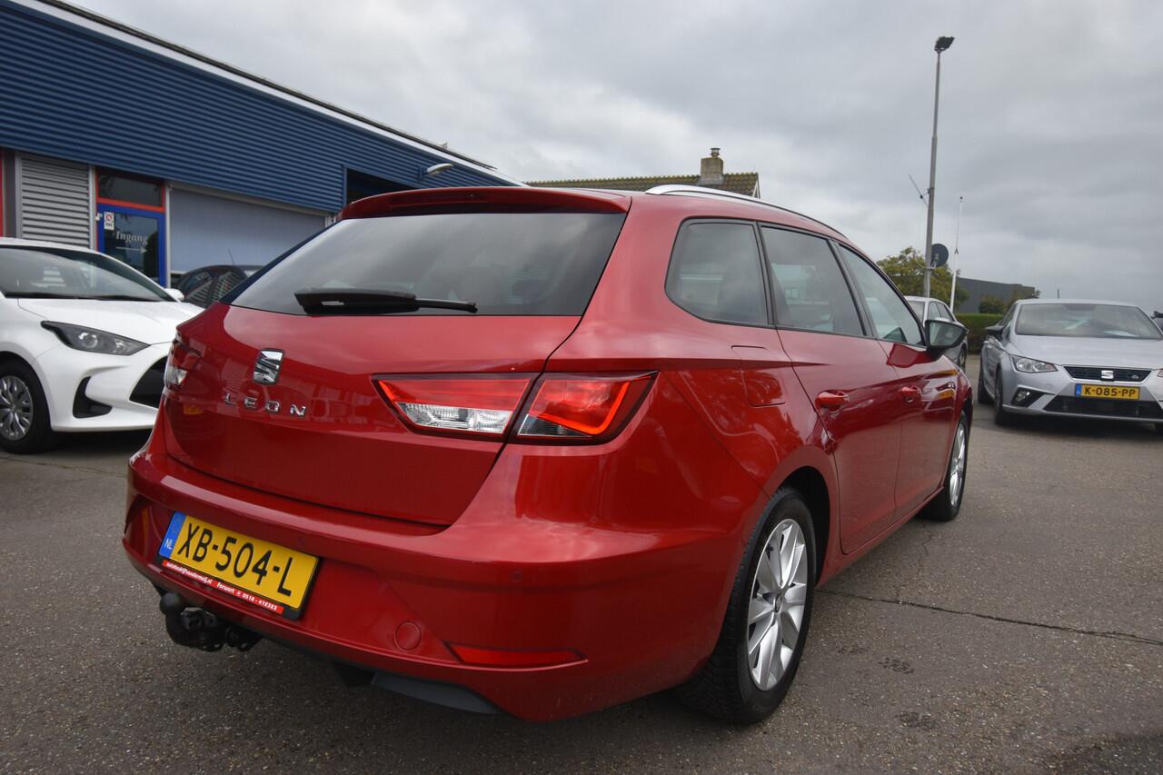 Seat LEON ST 1.6 TDI Style Business Intense , TREKHAAK , CLIMATR , CR CONTR , PDC V+A , NAVI ,