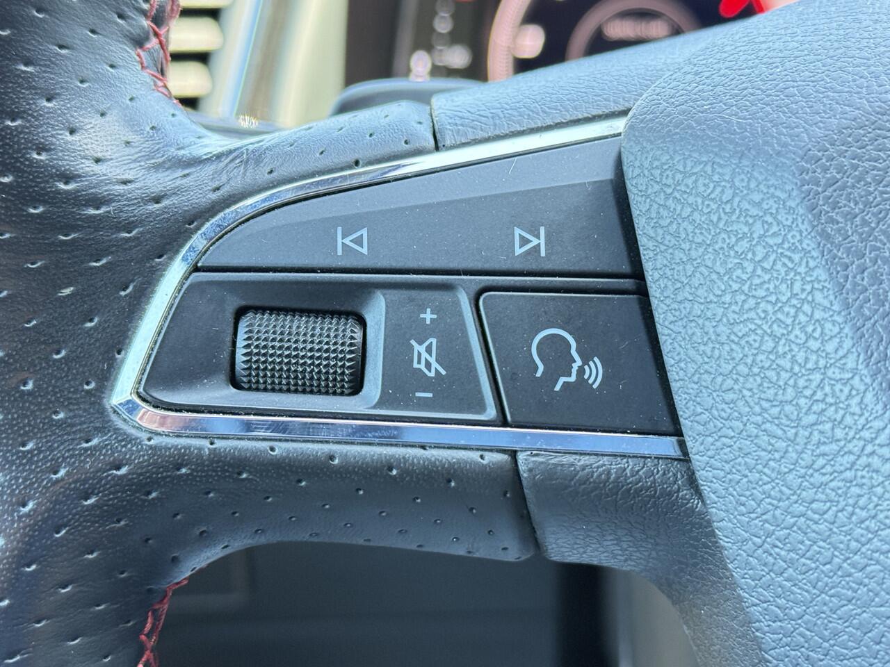 Seat LEON ST BWJ 2020 1.5 TSI 150 PK FR Ultimate Edition AUTOMAAT / CAMERA | HALF LEDER | APPLE CARPLAY | ANDROID AUTO | NAVI | CLIMA | CRUISE | STOELVERW. | BEATS AUDIO | LMV | PDC