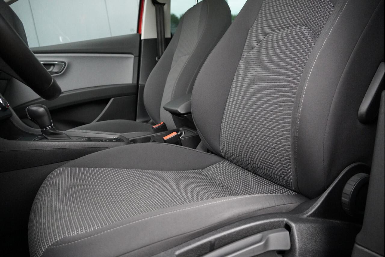 Seat LEON ST 1.5 TSI 150PK! Automaat Style Ultimate Edition BJ2020 Lmv 16" | Led | Pdc | Navi | Beats Audio | Panoramadak | Trekhaak | Achteruitrijcamera | App-Connect | Climate control | Cruise control | Extra getint glas