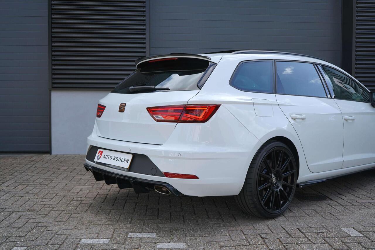 Seat LEON 2.0 TSI CUPRA 300 4-drive Pano/Schaal/Virtual/Maxton/Keyless/LED/Carplay