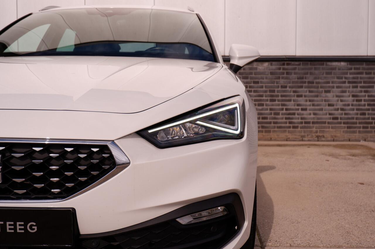 Seat LEON Sportstourer 1.5 eTSI Xcellence M-Hybrid | Elek Trekhaak | Sfeerverl. | LED | Carplay | Camera | Navi | Keyless | Adap. Cruise