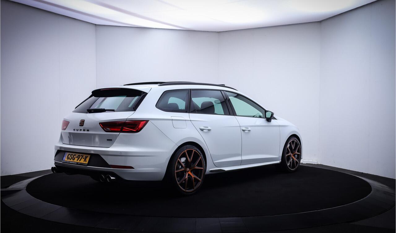 Seat LEON ST 2.0T 300Pk 4DRIVE CUPRA PANO | LEDER | DCC | VIRTUAL | CAMERA | CARPLAY | MILLTEK | ACC | STOELVERW | LMV 19''