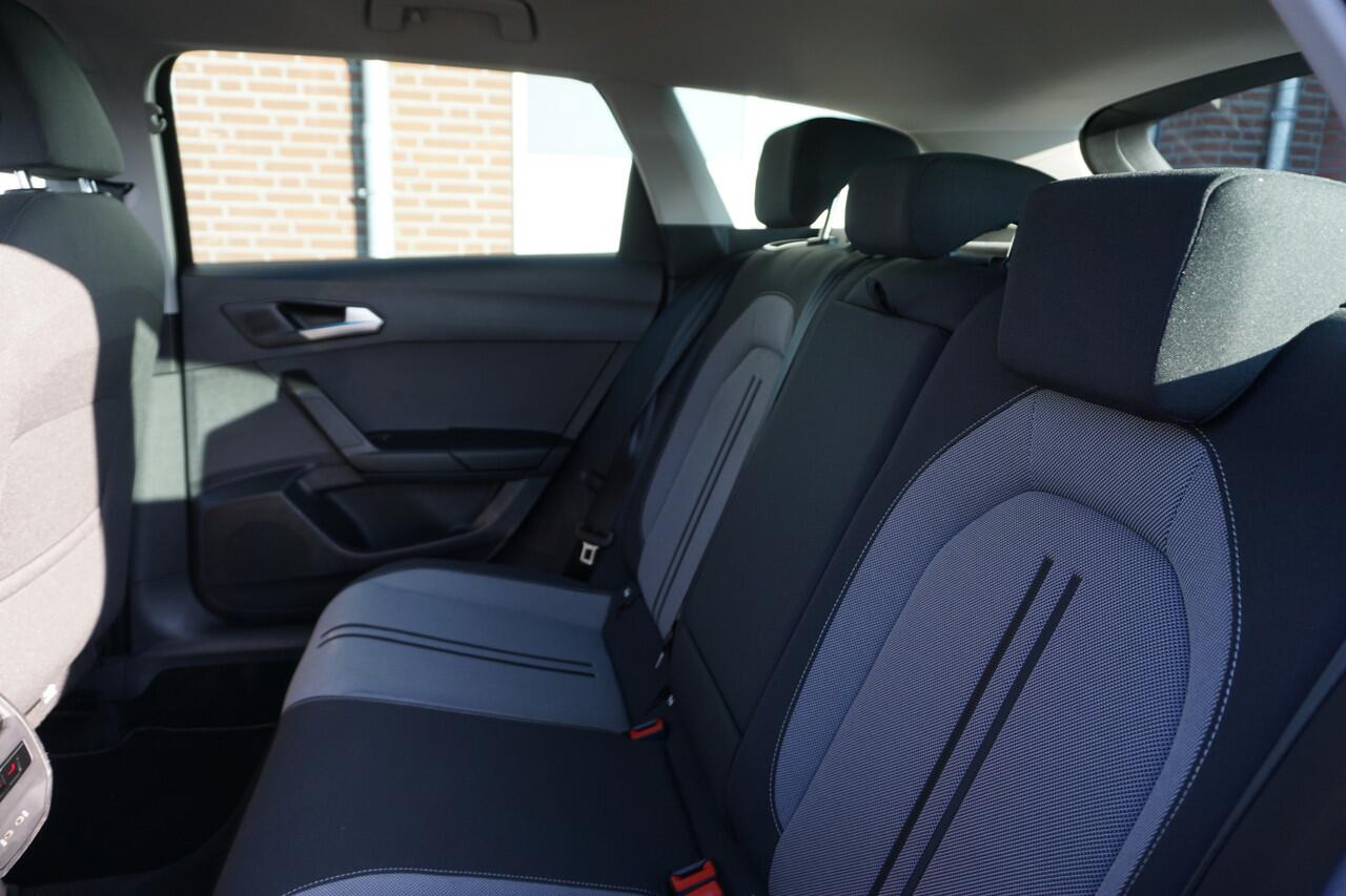 Seat LEON Sportstourer 1.5 TSI STYLE NAVIGATIE ANDROID-APPLECARPLAY DIGITALE COCKPIT LED ECC AIRCO CRUISECONTROL PARKEERSENSOREN V+A BLUETOOTH LMV ENZ...