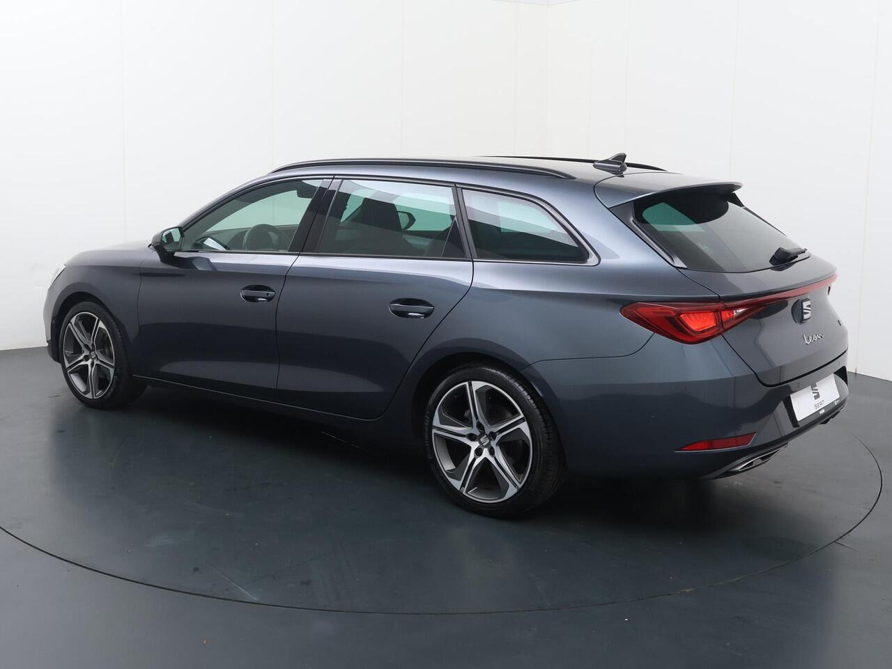 Seat LEON Sportstourer 1.5 eTSI FR Launch Edition | 150 PK | Automaat | Adaptive cruise control | Apple Carplay/Android Auto | 18" LM velgen |