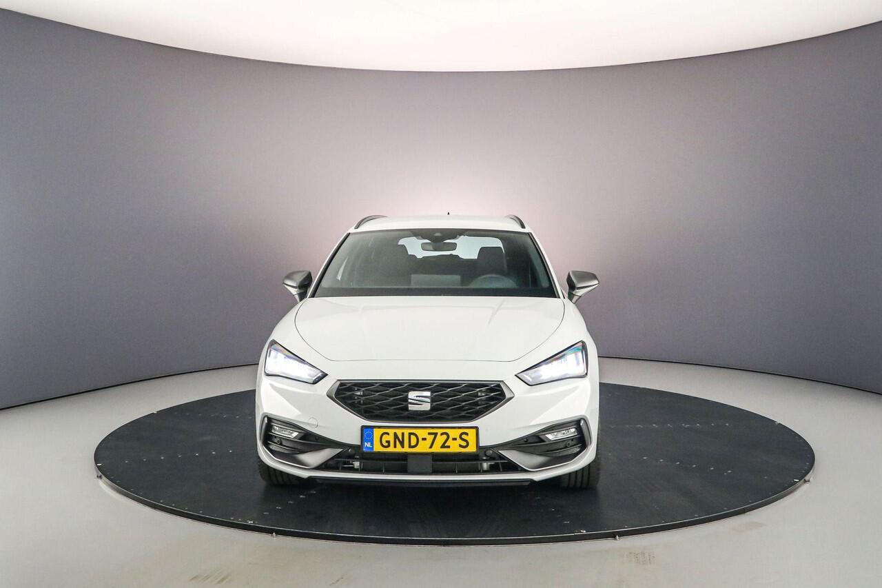 Seat LEON Sportstourer FR First Edition 1.5 TSI eHybrid 204pk DSG Automaat 130km elektrische range Adaptive cruise control, Navigatie, Achteruitrijcamera, App connect, LED verlichting, Airco, Parkeersensoren