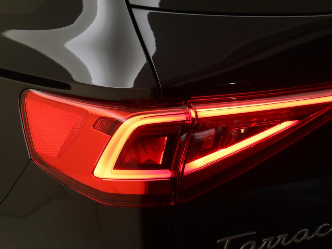 Seat Tarraco 1.4 TSI e-Hybrid PHEV FR Business | Trekhaak | Parkeerassistent | Adaptieve demping systeem | 3-zone airco | Dodehoek detectie | Keyless | Stoel- en stuurwielverwarming |