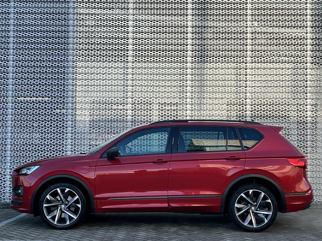 Seat Tarraco 1.4 TSI e-Hybrid PHEV FR / Digitaal dashboard / Pano / Camera / Parkeersensoren V+A / Zwenkbare trekhaak / **