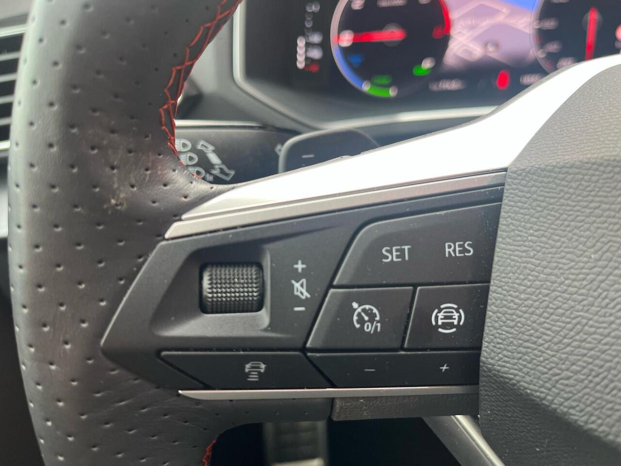 Seat Tarraco 1.4 TSI e-Hybrid PHEV FR Business / Pano / Stoelverwarm. voor + achter / Camera / Elekt. klep / Trekhaak /