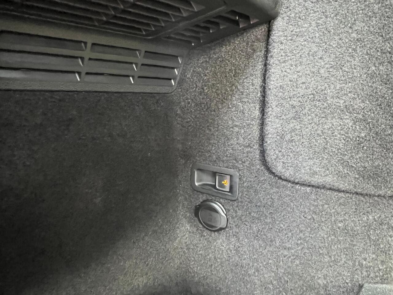 Seat Tarraco 1.4 TSI e-Hybrid PHEV FR Business Intense / Zwenkbare trekhaak / achteruitrij camera / 19'' LMV / 3-zone climate / stoelverwarming voor en achter