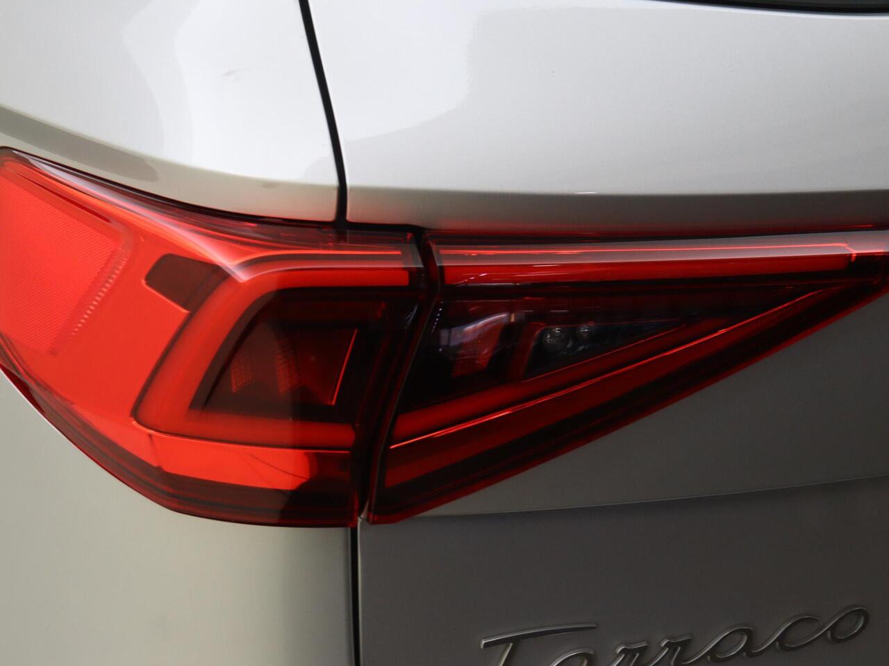 Seat Tarraco 1.5 TSI Style | Parkeerasisstent | Achteruitrijcamera | 3-zone airco | Dodehoek detectie | Navigatie | Digital cockpit | Elektrisch inklapbare buitenspiegels |