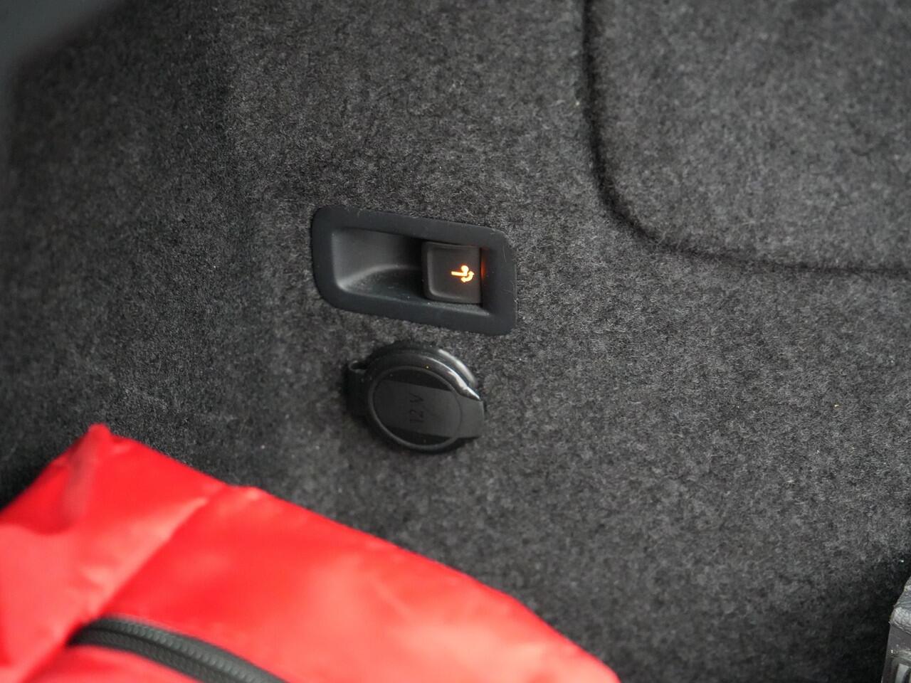 Seat Tarraco 1.4 TSI e-Hybrid Xcellence Plug In Hybrid 245pk Dealer O.H PHEV | Trekhaak Af Fabriek | Panodak | Adaptive Cruise | 360 Camera | Lederen Sportstoelen Memory & Verwarmd | Apple Carplay | Virtual | Stuur Verwarmd | Blis | Navigatie | DAB | 20"L.M |