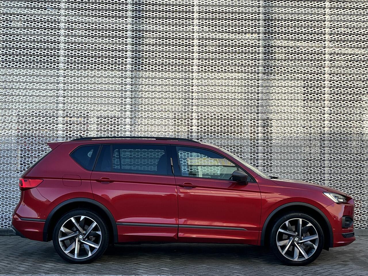 Seat Tarraco 1.4 TSI e-Hybrid PHEV FR / Digitaal dashboard / Pano / Camera / Parkeersensoren V+A / Zwenkbare trekhaak / **