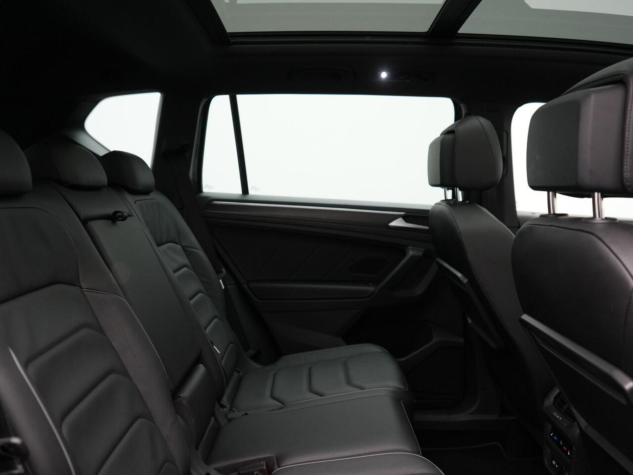 Seat Tarraco 1.4 TSI e-Hybrid Xcellence Plug In Hybrid 245pk Dealer O.H PHEV | Trekhaak Af Fabriek | Panodak | Adaptive Cruise | 360 Camera | Lederen Sportstoelen Memory & Verwarmd | Apple Carplay | Virtual | Stuur Verwarmd | Blis | Navigatie | DAB | 20"L.M |