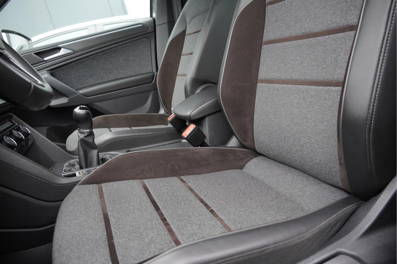 Seat Tarraco 1.5 TSI 150PK! Xcellence Limited Edition BJ2020 Lmv 19" | Pdc | Navi | Achteruitrijcamera | Elek. trekhaak | Elek. achterklep | App-Connect | Beats Audio | Virtual cockpit | Dashboard verlichting | Climate control | Cruise control | Zwarte hemel